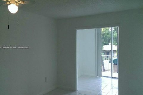 Copropriété à vendre à Miami, Floride: 1 chambre, 65.96 m2 № 1981777 - photo 4