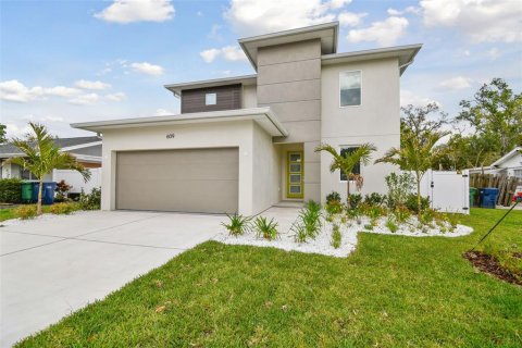 House in Tampa, Florida 4 bedrooms, 265.42 sq.m. № 1592446 - photo 2