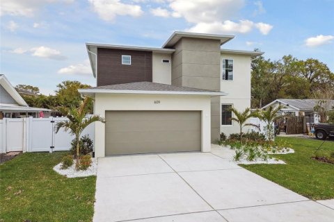 House in Tampa, Florida 4 bedrooms, 265.42 sq.m. № 1592446 - photo 3