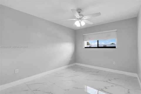 Снять в аренду таунхаус в Хайалиа, Флорида 4 спальни, 124.21м2, № 1992493 - фото 24