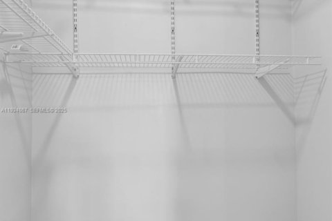 Снять в аренду таунхаус в Хайалиа, Флорида 4 спальни, 124.21м2, № 1992493 - фото 17