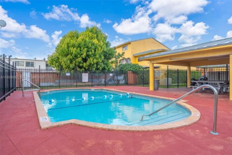 Снять в аренду таунхаус в Хайалиа, Флорида 4 спальни, 124.21м2, № 1992493 - фото 21