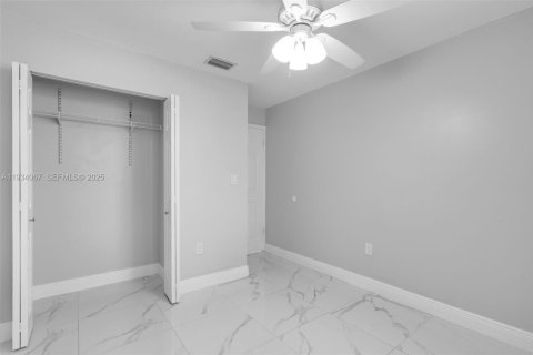 Снять в аренду таунхаус в Хайалиа, Флорида 4 спальни, 124.21м2, № 1992493 - фото 25