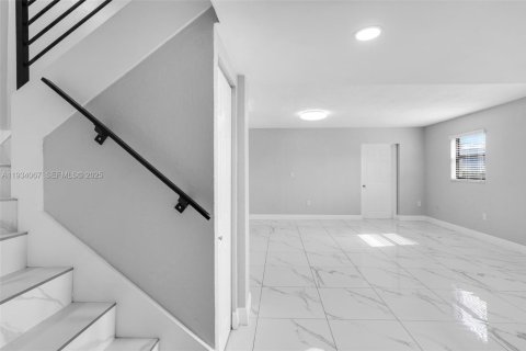 Снять в аренду таунхаус в Хайалиа, Флорида 4 спальни, 124.21м2, № 1992493 - фото 5