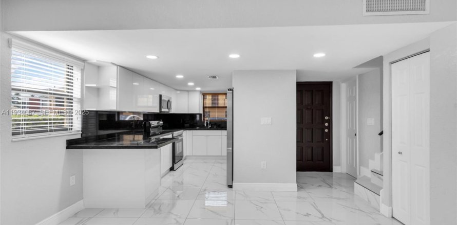 Таунхаус в Хайалиа, Флорида 4 спальни, 124.21м2 № 1992493