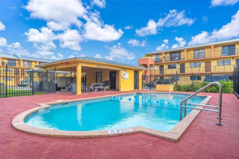 Снять в аренду таунхаус в Хайалиа, Флорида 4 спальни, 124.21м2, № 1992493 - фото 20