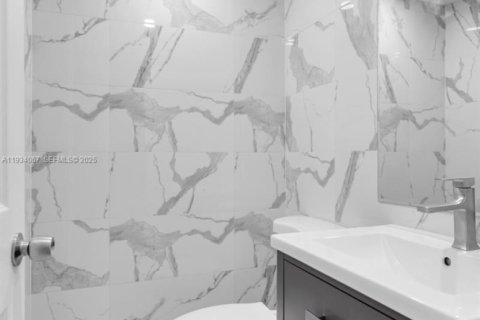 Снять в аренду таунхаус в Хайалиа, Флорида 4 спальни, 124.21м2, № 1992493 - фото 12