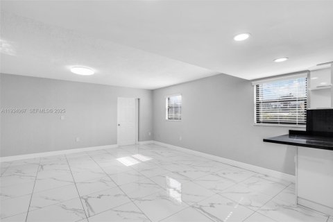 Снять в аренду таунхаус в Хайалиа, Флорида 4 спальни, 124.21м2, № 1992493 - фото 6