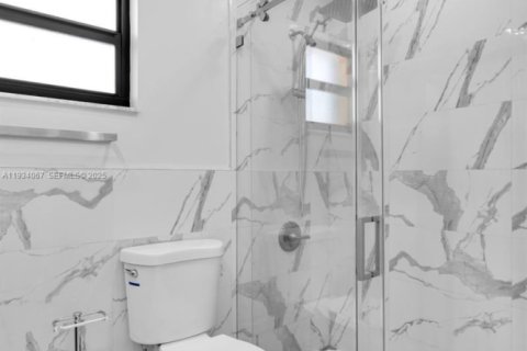 Снять в аренду таунхаус в Хайалиа, Флорида 4 спальни, 124.21м2, № 1992493 - фото 18