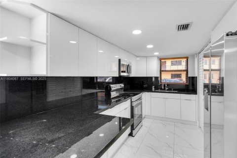 Снять в аренду таунхаус в Хайалиа, Флорида 4 спальни, 124.21м2, № 1992493 - фото 4