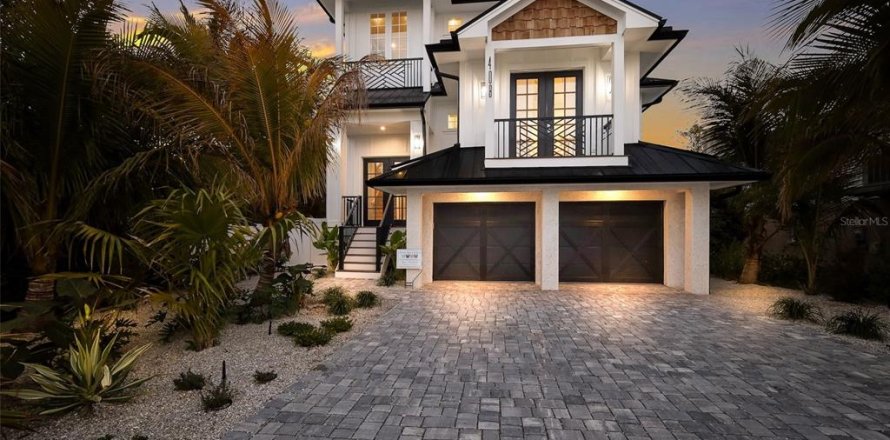 House in Anna Maria, Florida 6 bedrooms, 329.34 sq.m. № 1636834