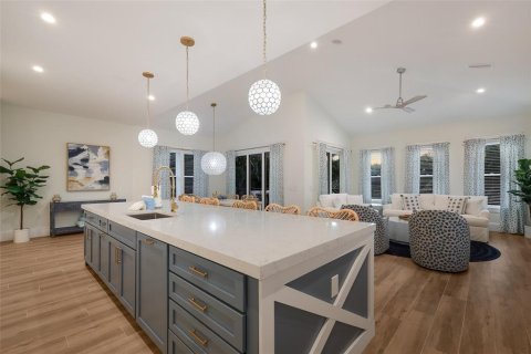 House in Anna Maria, Florida 6 bedrooms, 329.34 sq.m. № 1636834 - photo 11