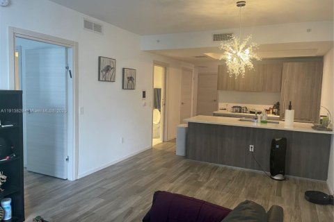 Condo in Miami, Florida, 1 bedroom  № 1971216 - photo 10