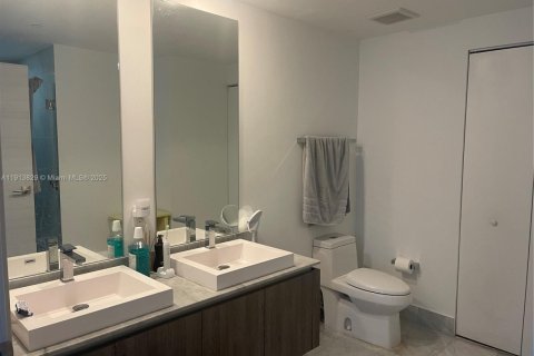 Condo in Miami, Florida, 1 bedroom  № 1971216 - photo 15