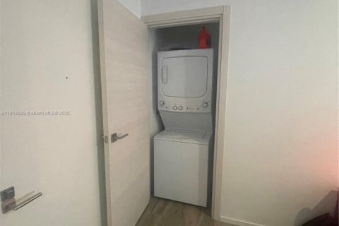 Condo in Miami, Florida, 1 bedroom  № 1971216 - photo 20