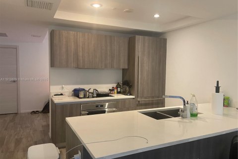 Condo in Miami, Florida, 1 bedroom  № 1971216 - photo 8