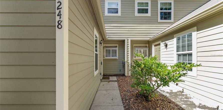 Townhouse in Gainesville, Florida 2 bedrooms, 111.76 sq.m. № 1909523
