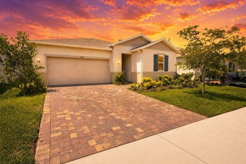 House in Seffner, Florida 3 bedrooms, 142.79 sq.m. № 2102489