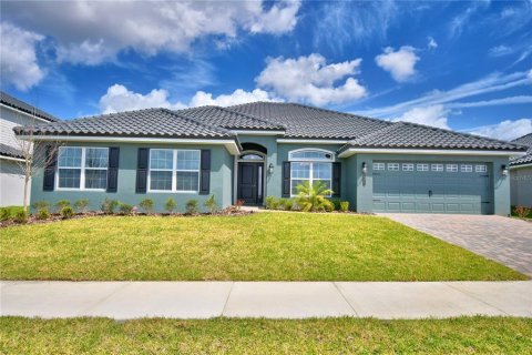 House in Auburndale, Florida 4 bedrooms, 278.71 sq.m. № 1894391 - photo 1