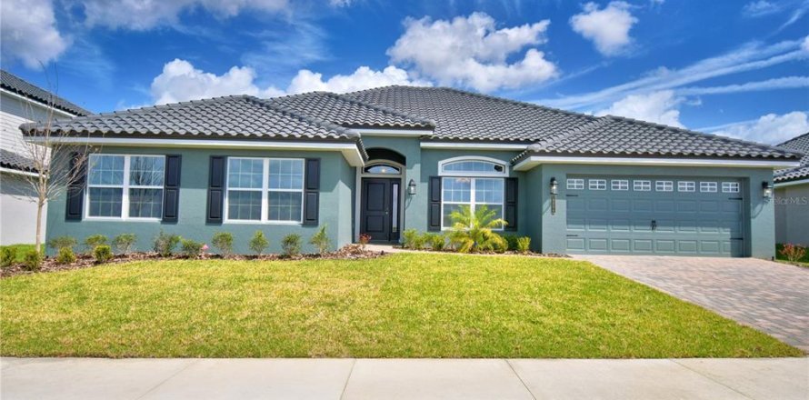 House in Auburndale, Florida 4 bedrooms, 278.71 sq.m. № 1894391