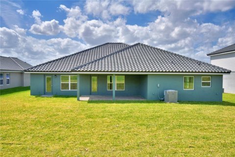 House in Auburndale, Florida 4 bedrooms, 278.71 sq.m. № 1894391 - photo 9
