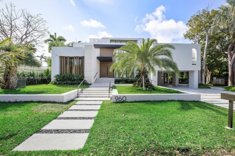 House in Key Biscayne, Florida 6 bedrooms, 668.15 sq.m. № 1938376 - photo 9