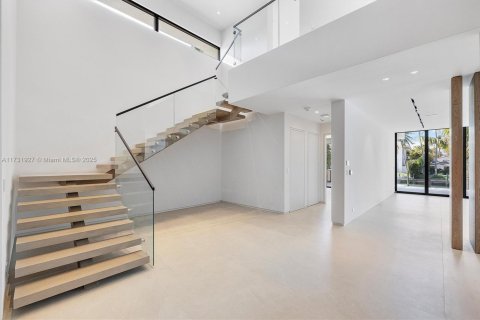 Casa en venta en Key Biscayne, Florida, 6 dormitorios, 668.15 m2 № 1938376 - foto 14
