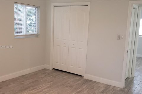 House in Fort Myers, Florida 3 bedrooms, 119.84 sq.m. № 1880376 - photo 13