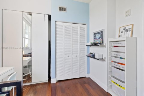 Condo in Miami Beach, Florida, 3 bedrooms  № 1714088 - photo 25