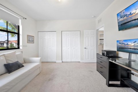 House in Doral, Florida 3 bedrooms, 228.73 sq.m. № 2066254 - photo 22