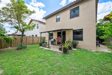 House in Doral, Florida 3 bedrooms, 228.73 sq.m. № 2066254 - photo 24