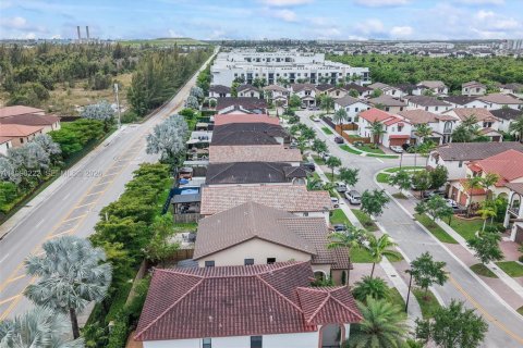 House in Doral, Florida 3 bedrooms, 228.73 sq.m. № 2066254 - photo 28