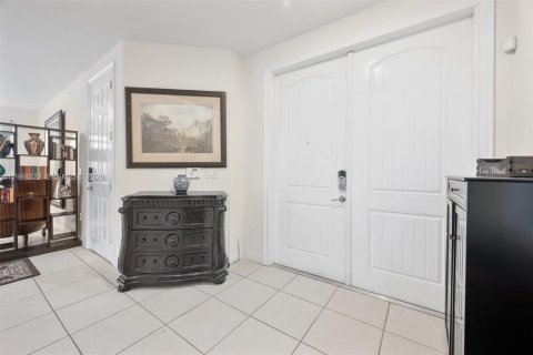 House in Doral, Florida 3 bedrooms, 228.73 sq.m. № 2066254 - photo 3