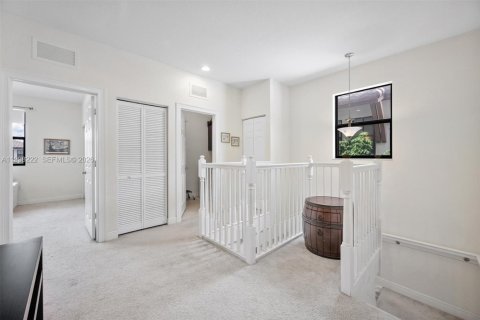 House in Doral, Florida 3 bedrooms, 228.73 sq.m. № 2066254 - photo 15