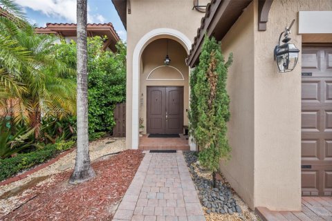 House in Doral, Florida 3 bedrooms, 228.73 sq.m. № 2066254 - photo 2