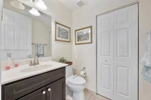 House in Doral, Florida 3 bedrooms, 228.73 sq.m. № 2066254 - photo 7