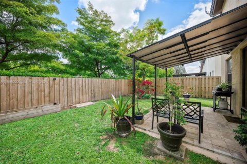 House in Doral, Florida 3 bedrooms, 228.73 sq.m. № 2066254 - photo 25