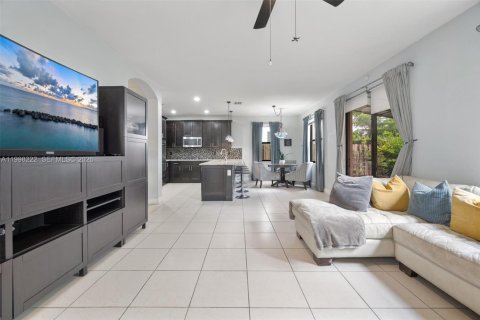 House in Doral, Florida 3 bedrooms, 228.73 sq.m. № 2066254 - photo 9