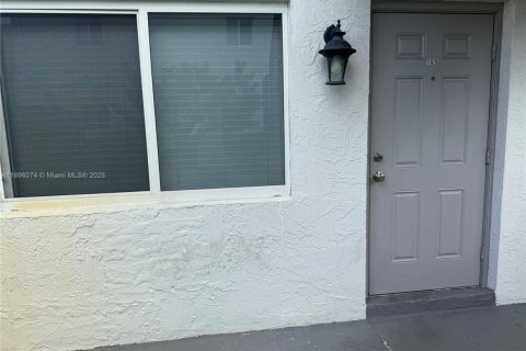 Apartamento en alquiler en Fort Lauderdale, Florida, 1 dormitorio, 69.68 m2 № 1950306 - foto 3