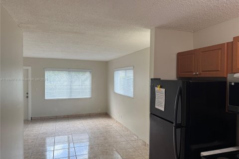 Apartamento en alquiler en Fort Lauderdale, Florida, 1 dormitorio, 69.68 m2 № 1950306 - foto 4