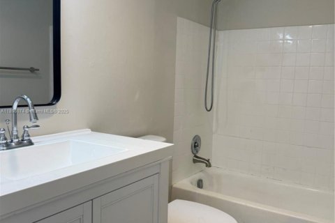 Apartamento en alquiler en Fort Lauderdale, Florida, 1 dormitorio, 69.68 m2 № 1950306 - foto 8