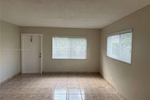 Apartamento en alquiler en Fort Lauderdale, Florida, 1 dormitorio, 69.68 m2 № 1950306 - foto 5