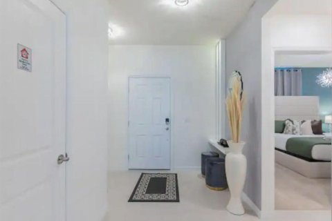 Townhouse in Davenport, Florida 5 bedrooms, 213.02 sq.m. № 1717376 - photo 2