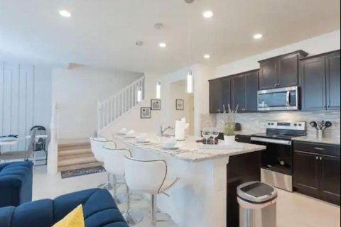 Townhouse in Davenport, Florida 5 bedrooms, 213.02 sq.m. № 1717376 - photo 6