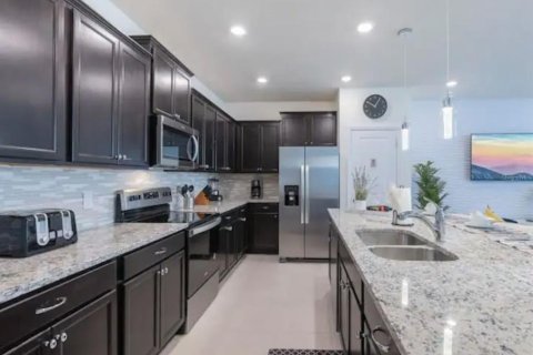 Townhouse in Davenport, Florida 5 bedrooms, 213.02 sq.m. № 1717376 - photo 7
