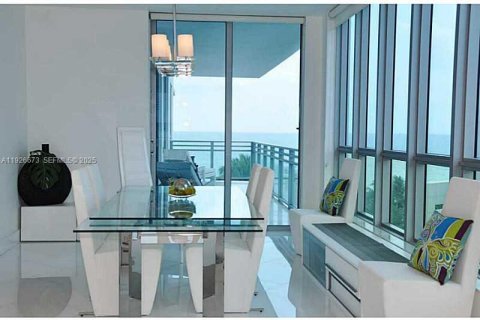 Copropriété à louer à Hollywood, Floride: 3 chambres, 258.18 m2 № 1986555 - photo 11