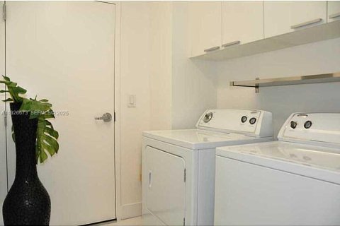 Copropriété à louer à Hollywood, Floride: 3 chambres, 258.18 m2 № 1986555 - photo 27