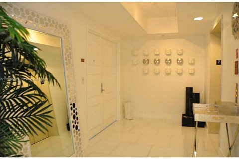 Copropriété à louer à Hollywood, Floride: 3 chambres, 258.18 m2 № 1986555 - photo 6