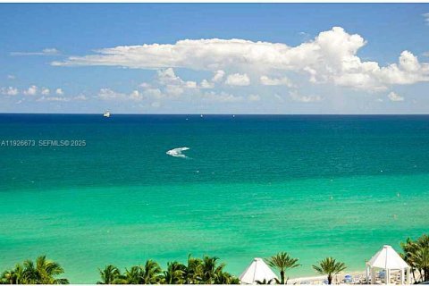 Copropriété à louer à Hollywood, Floride: 3 chambres, 258.18 m2 № 1986555 - photo 4