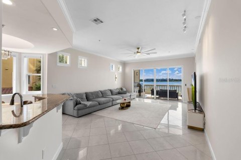 Condo in Orlando, Florida, 3 bedrooms  № 2393760 - photo 11